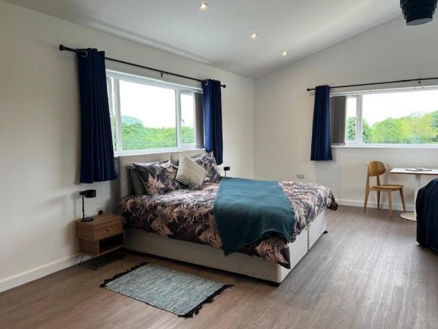 Modern Barn Conversion แบร็คลีย์ ภายนอก รูปภาพ